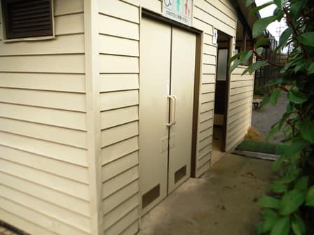 西経堂児童遊園 のトイレ入口写真