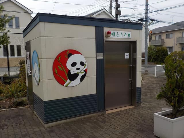 上祖師谷パンダ公園 のトイレ入口写真
