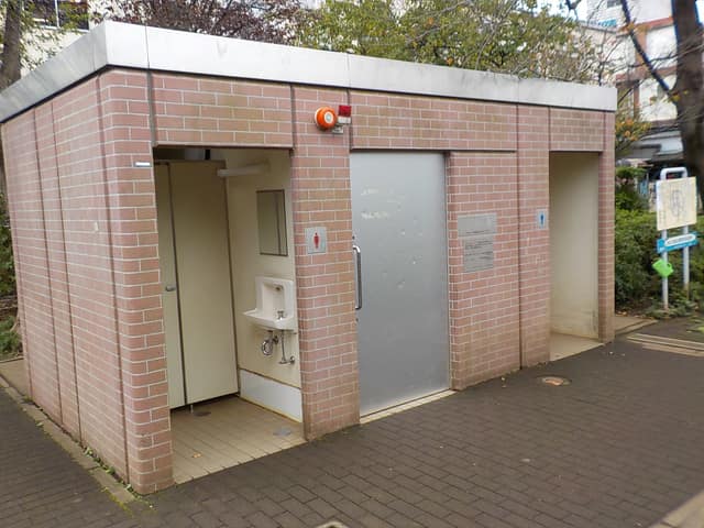 北烏山もぐら公園 のトイレ入口写真