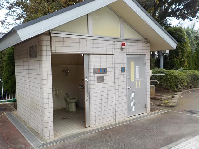 千歳烏山南公園 のトイレ入口写真