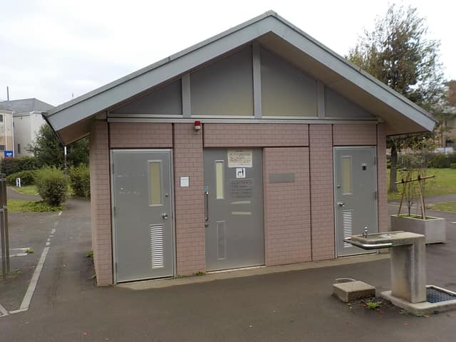 給田四丁目緑地 のトイレ入口写真