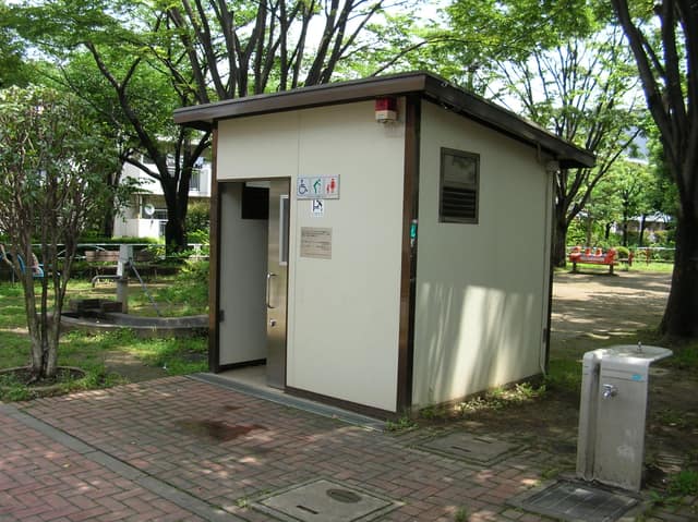 上北沢きんもくせい広場 のトイレ入口写真