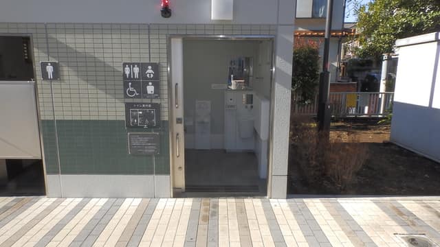 上馬北公園 のトイレ入口写真