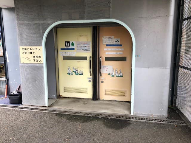 世田谷公衆便所 のトイレ入口写真