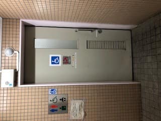 下高井戸公衆便所 のトイレ入口写真