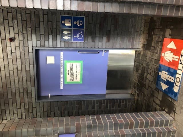 用賀公衆便所 のトイレ入口写真