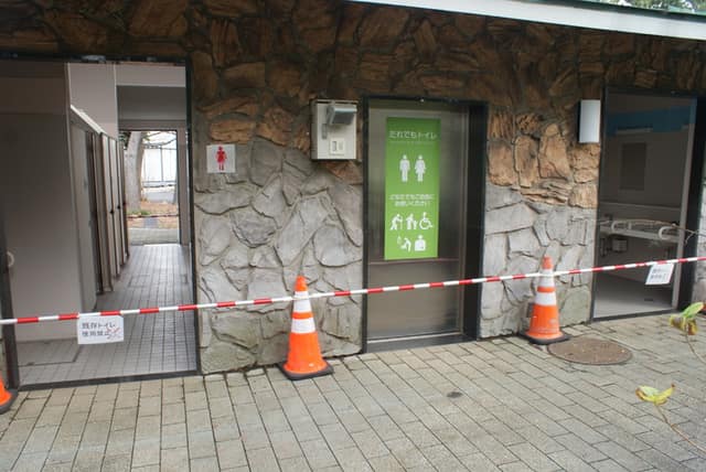 潮風公園 のトイレ入口写真