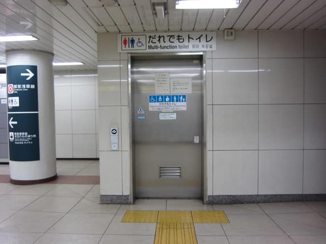 都営浅草線戸越駅 のトイレ入口写真