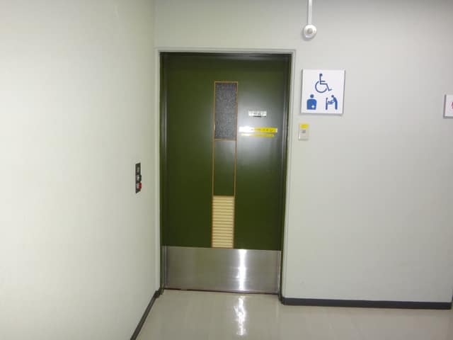 東大井区民集会所 のトイレ入口写真