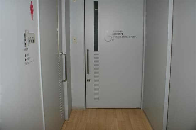 荏原平塚総合区民会館 のトイレ入口写真