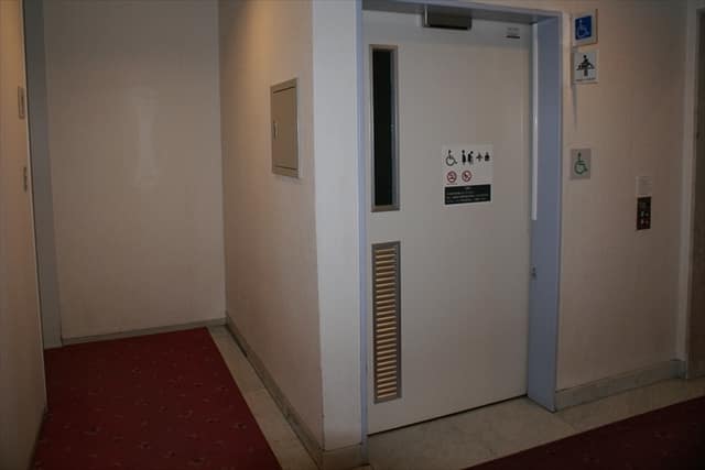 総合区民会館(きゅりあん) のトイレ入口写真