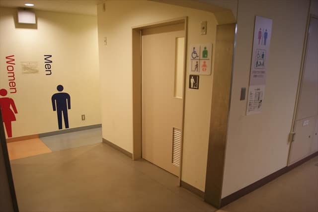 こみゅにてぃぷらざ八潮 のトイレ入口写真