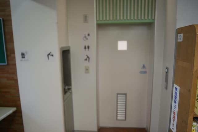 大井図書館 のトイレ入口写真