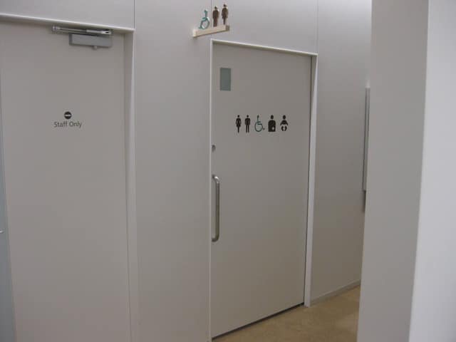 大崎図書館 のトイレ入口写真