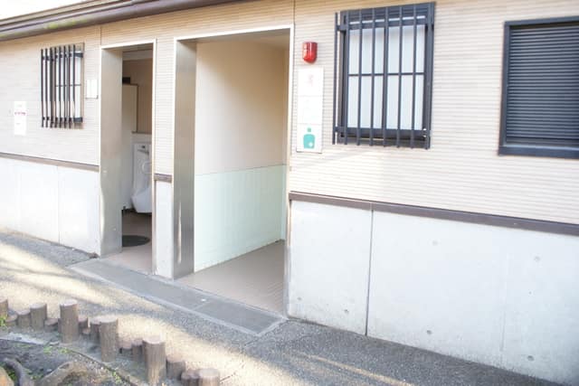 荏原中央公園 のトイレ入口写真