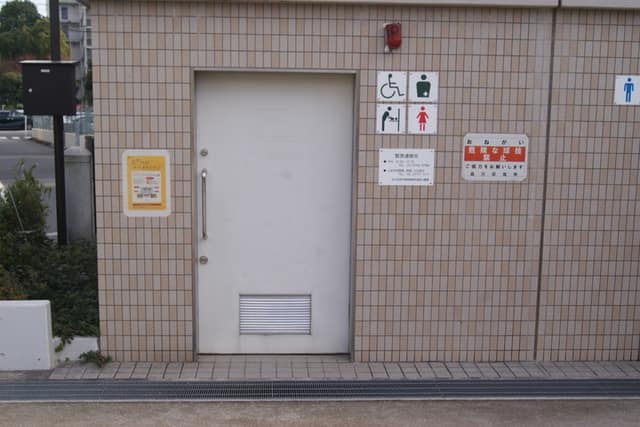 洲崎公園 のトイレ入口写真