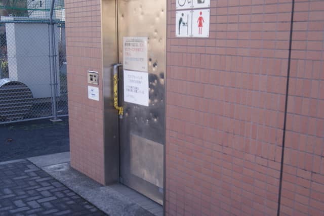 鈴ヶ森公園 のトイレ入口写真