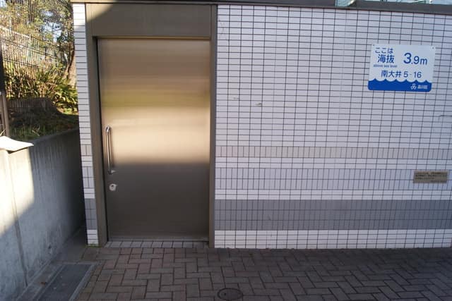 大井水神公園 のトイレ入口写真