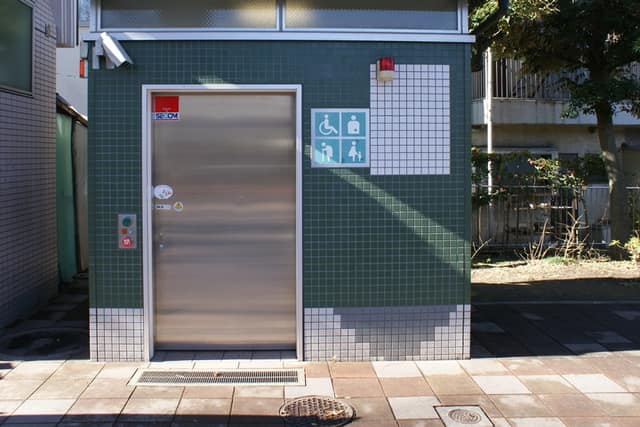 小山台公園 のトイレ入口写真