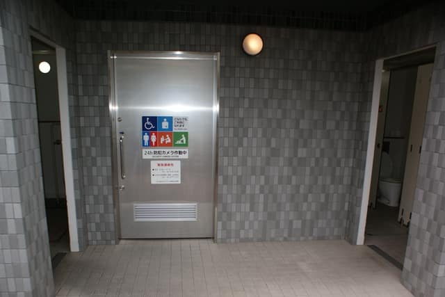 大崎西口公園 のトイレ入口写真