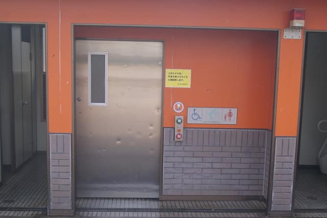 東品川海上公園 のトイレ入口写真