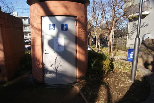 大森貝塚遺跡庭園 のトイレ入口写真
