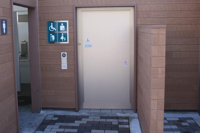 かむろ坂公園 のトイレ入口写真