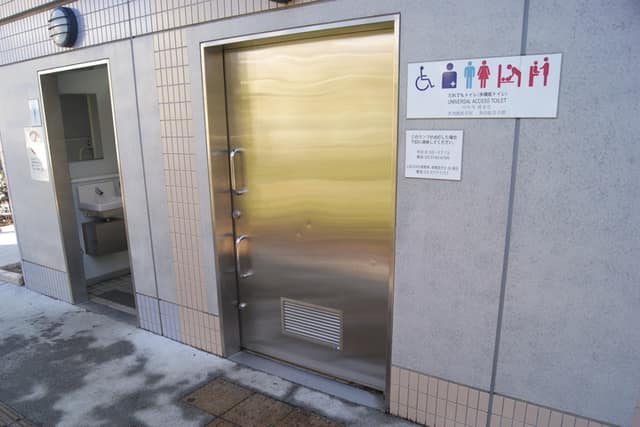 荏原南公園 のトイレ入口写真