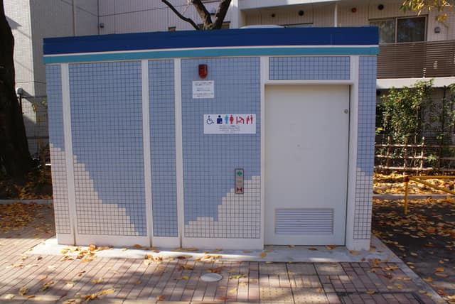 小山台東公園 のトイレ入口写真
