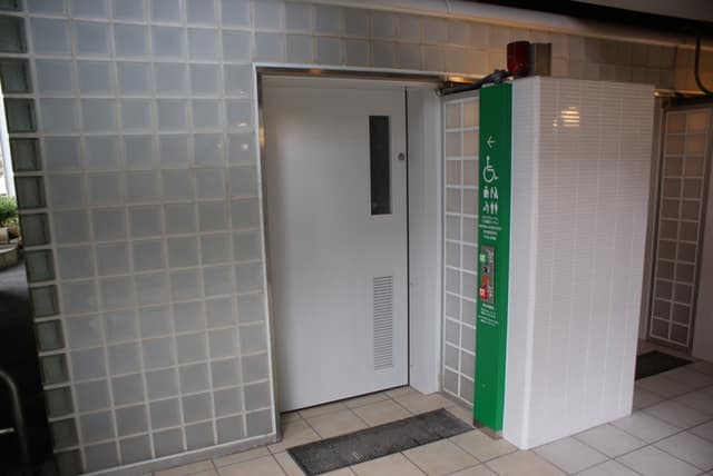 新馬場北公衆便所 のトイレ入口写真