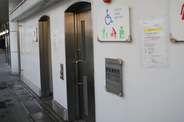大井町駅東口公衆便所 のトイレ入口写真
