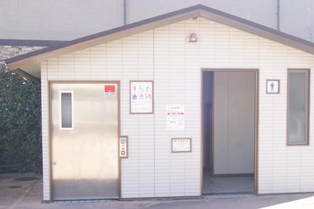 三十五橋公衆便所 のトイレ入口写真
