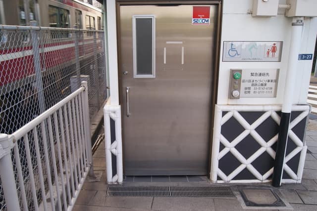 八ツ山の東司 のトイレ入口写真