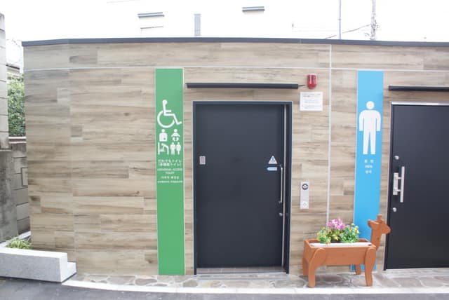 新馬場南公衆便所 のトイレ入口写真