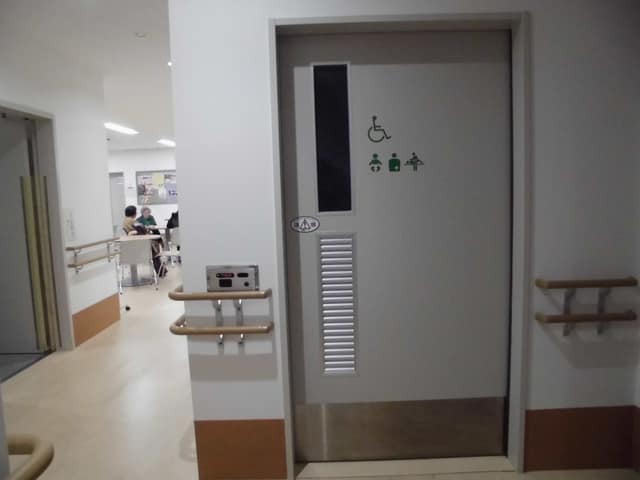 大崎高齢者多世代交流支援施設(呼称:大崎ゆうゆうプラザ) のトイレ入口写真