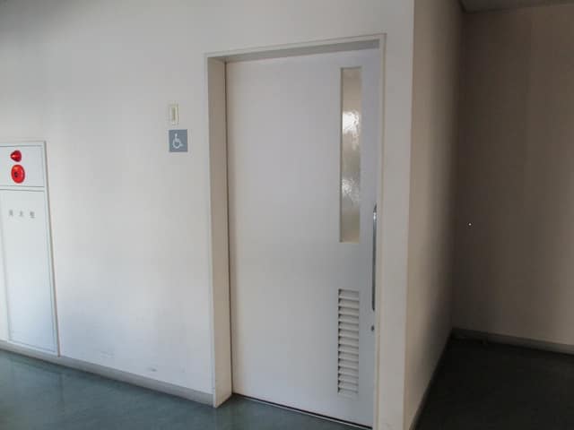 品川区清掃事務所 のトイレ入口写真