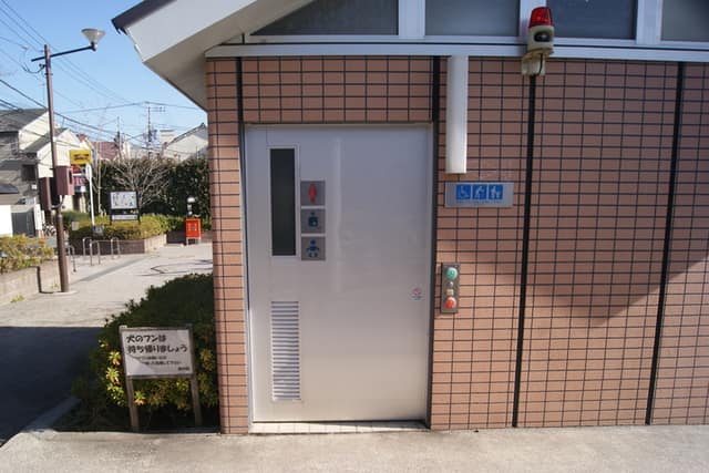 ゆたか防災広場 のトイレ入口写真