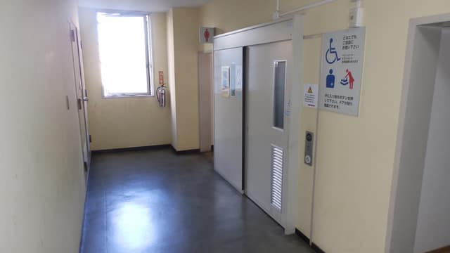 武蔵小山図書取次施設 のトイレ入口写真