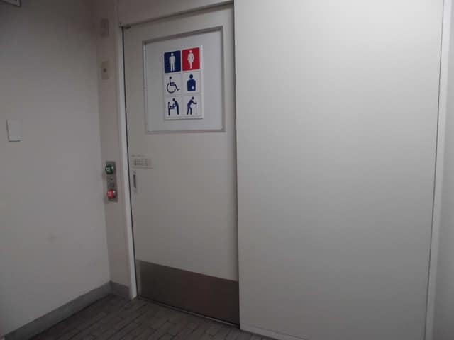 杉並都税事務所 のトイレ入口写真