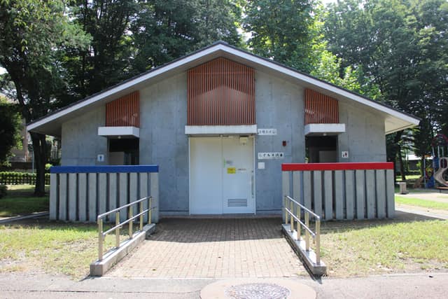 善福寺川緑地 のトイレ入口写真