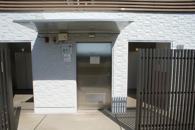高井戸公園 のトイレ入口写真