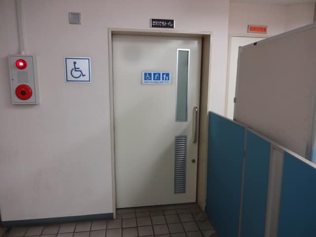 高円寺北区民集会所 のトイレ入口写真