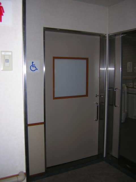 ゆうゆう梅里堀ノ内館 のトイレ入口写真