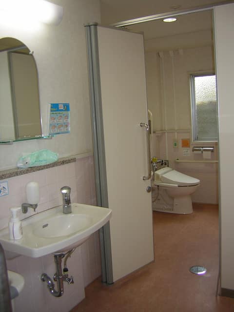 ゆうゆう四宮館 のトイレ入口写真