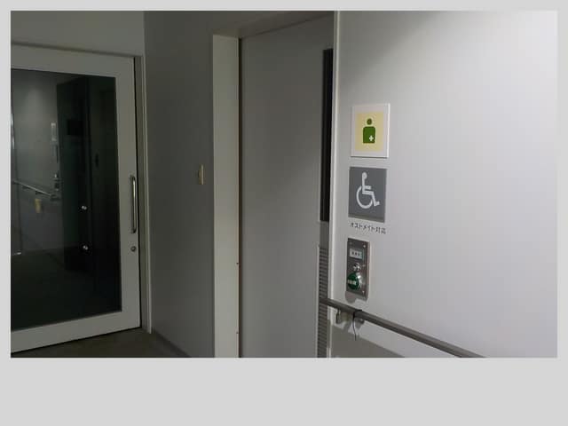 杉並保健所 のトイレ入口写真