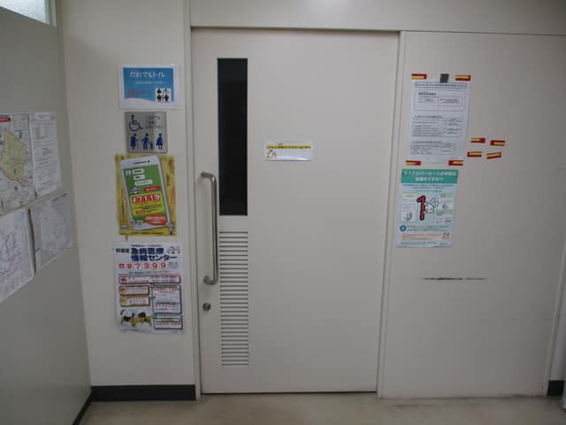 宮前図書館 のトイレ入口写真