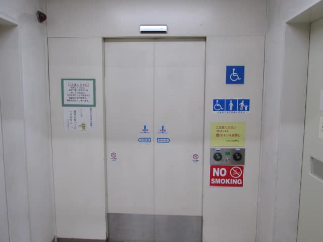成田図書館 のトイレ入口写真