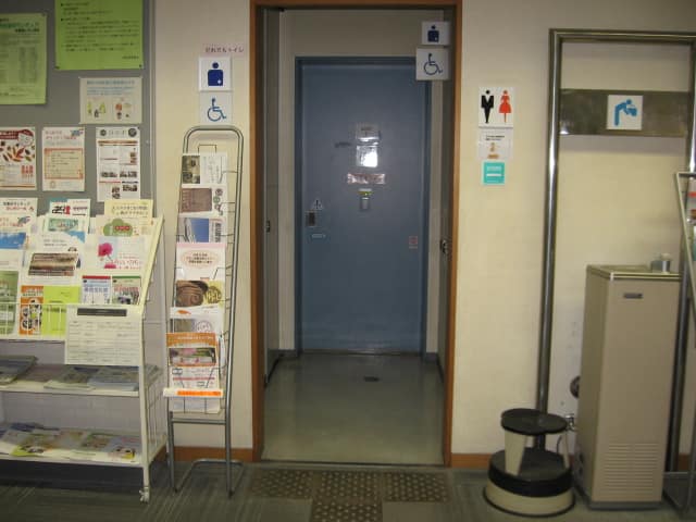 西荻図書館 のトイレ入口写真