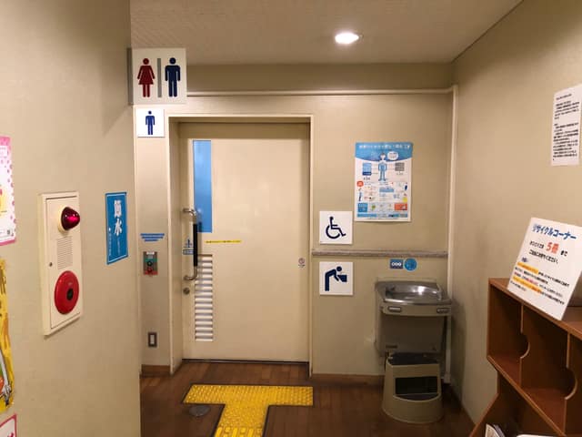 南荻窪図書館 のトイレ入口写真