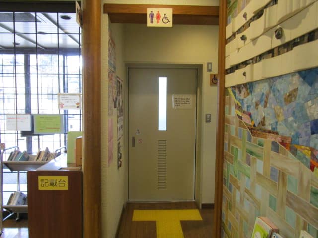 下井草図書館 のトイレ入口写真
